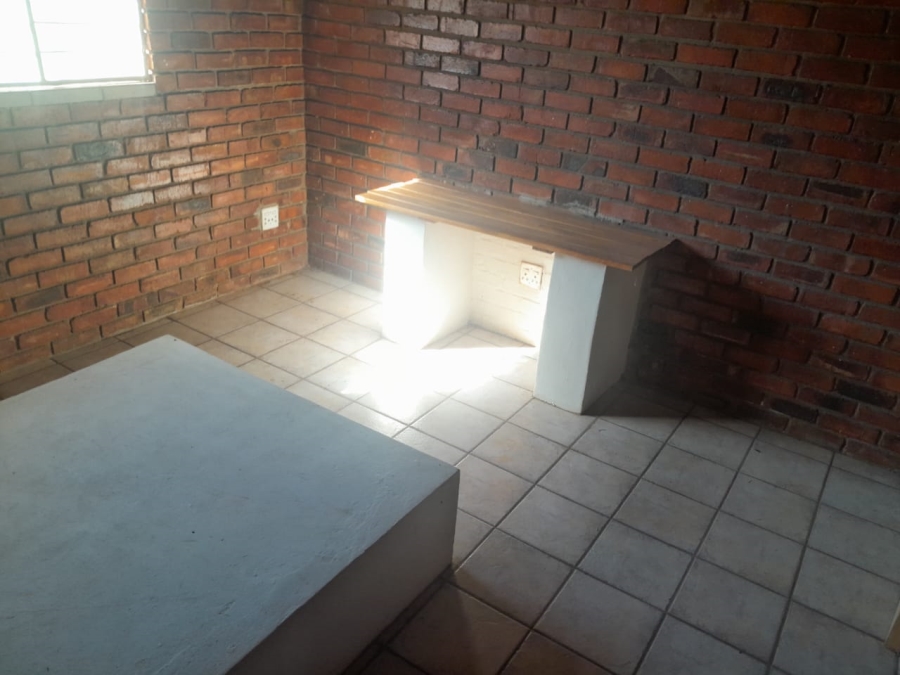 2 Bedroom Property for Sale in Viljoenskroon Free State